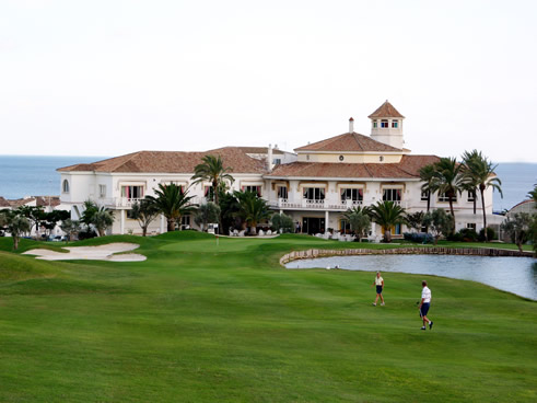 The “Golf & Country Club La Duquesa” was built after a design from Robert 