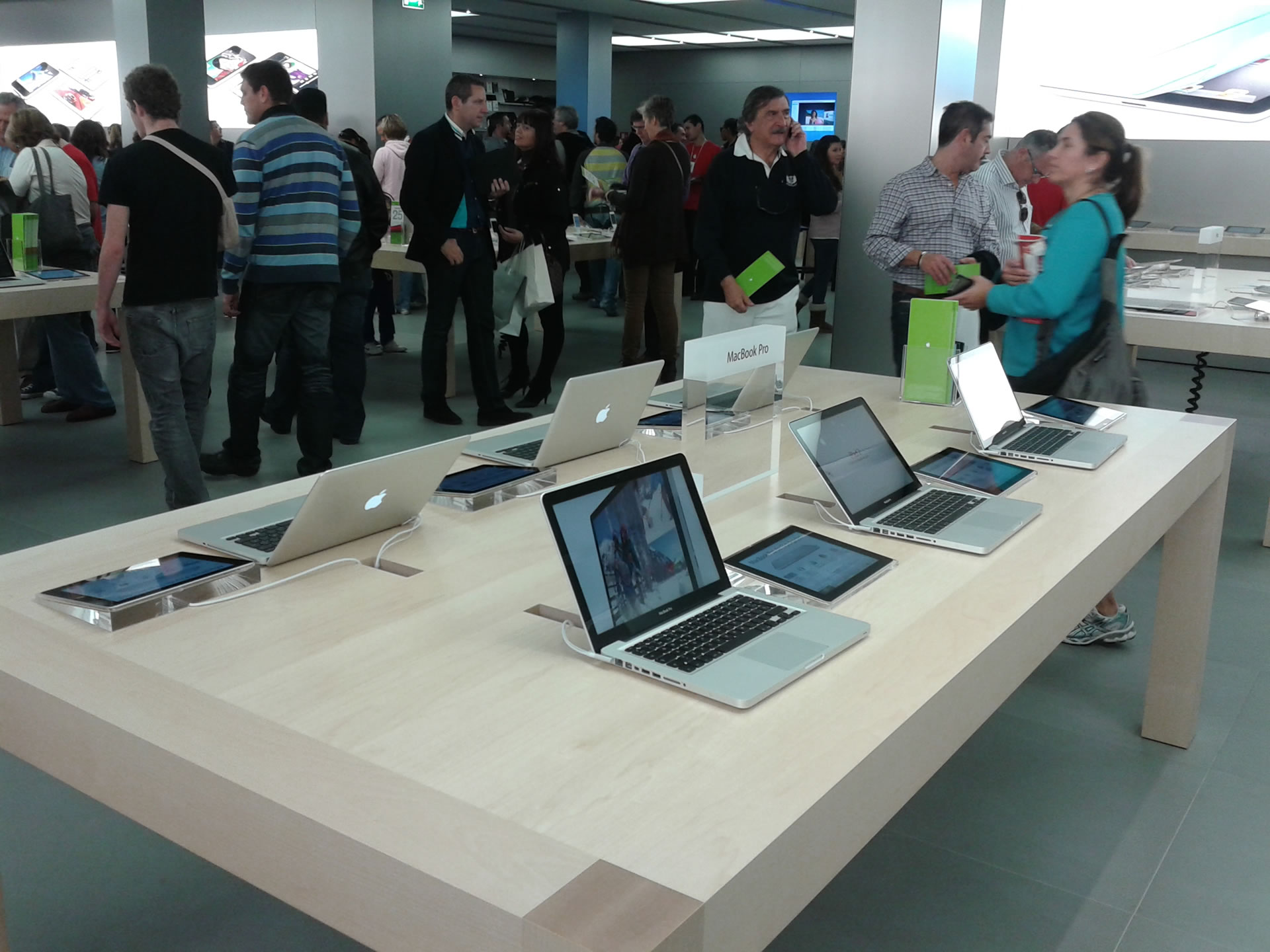 Apple Store Marbella opened